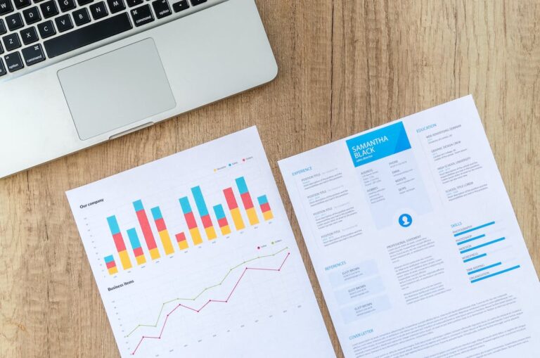 Diagrammes sur un bureau